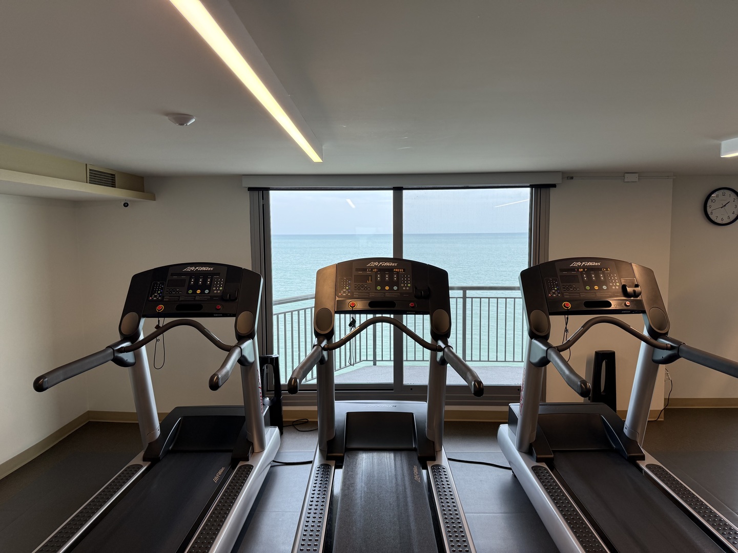 Chicago, Illinois 60660, United States, 1 Bedroom Bedrooms, ,1 BathroomBathrooms,Residential,Active,232653