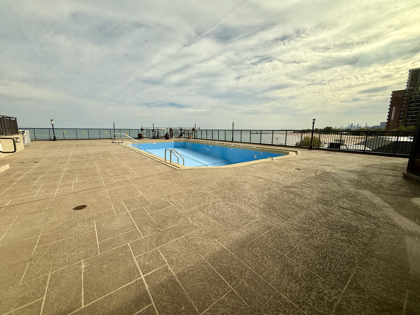 Chicago, Illinois 60660, United States, 1 Bedroom Bedrooms, ,1 BathroomBathrooms,Residential,Active,232653