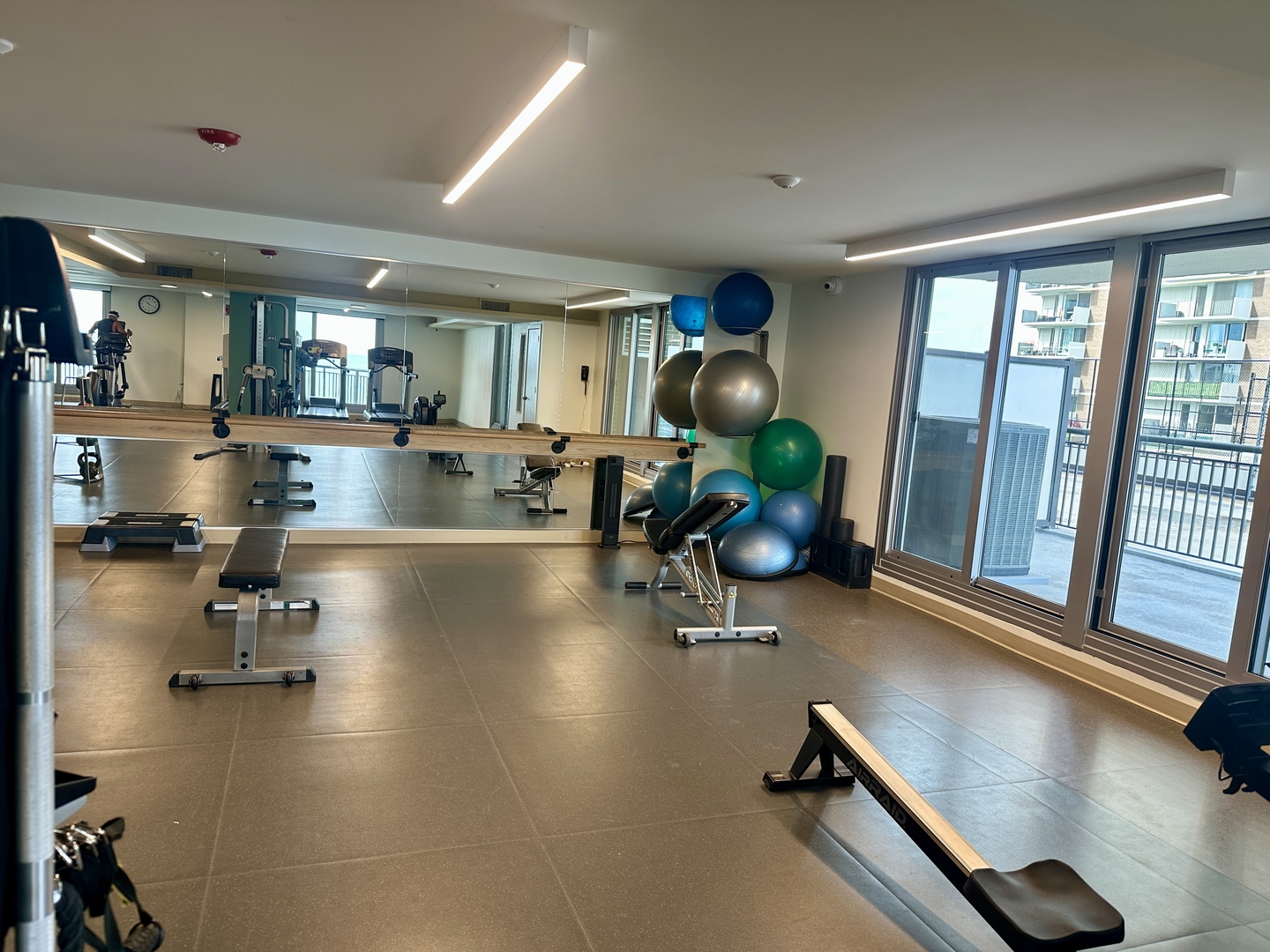 Chicago, Illinois 60660, United States, 1 Bedroom Bedrooms, ,1 BathroomBathrooms,Residential,Active,232653