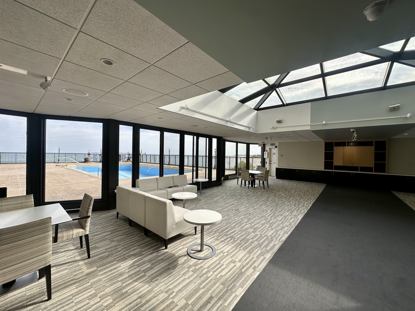 Chicago, Illinois 60660, United States, 1 Bedroom Bedrooms, ,1 BathroomBathrooms,Residential,Active,232653