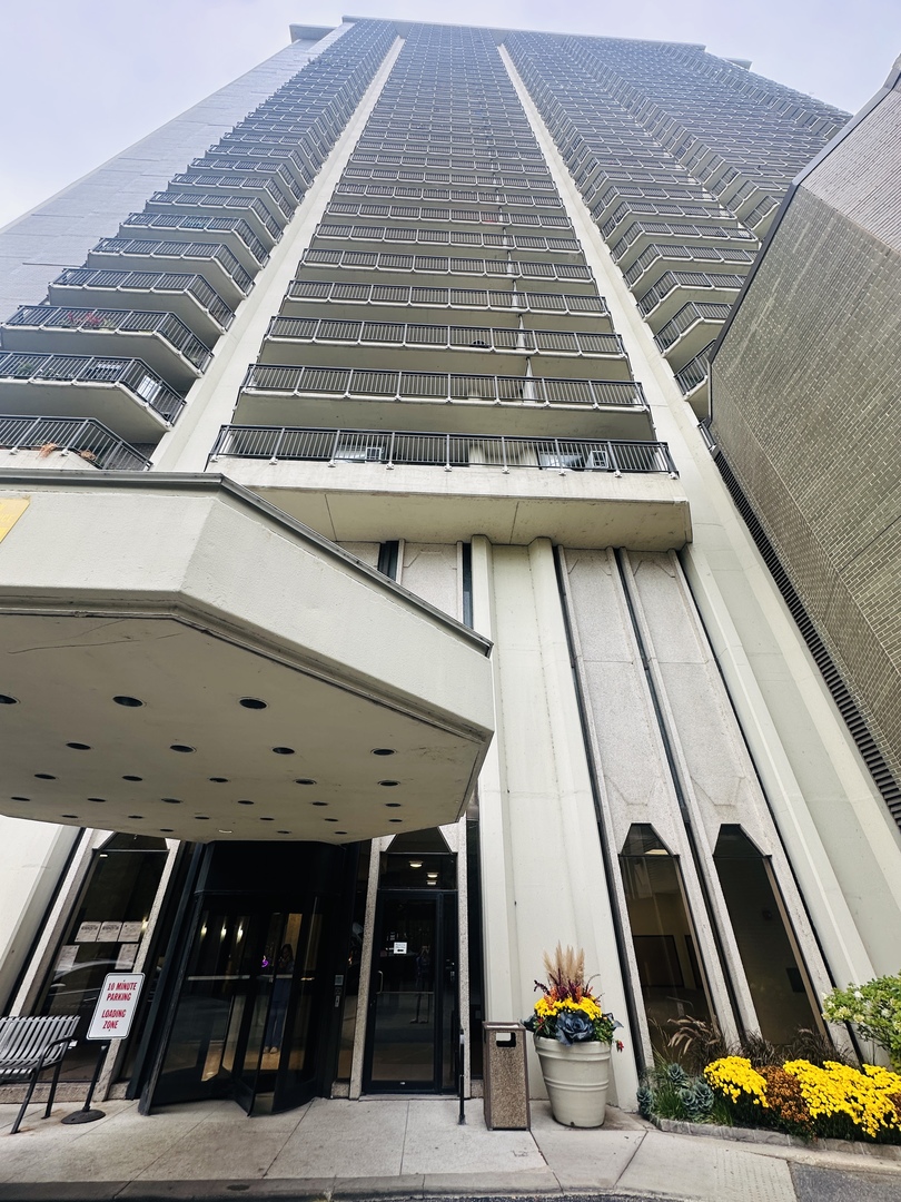 Chicago, Illinois 60660, United States, 1 Bedroom Bedrooms, ,1 BathroomBathrooms,Residential,Active,232653