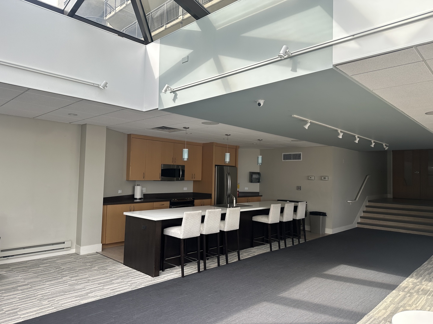 Chicago, Illinois 60660, United States, 1 Bedroom Bedrooms, ,1 BathroomBathrooms,Residential,Active,232653