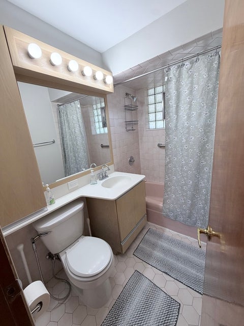Tiny photo for 6635 W 87th Street, Oak Lawn, IL 60453 (MLS # 12782709)