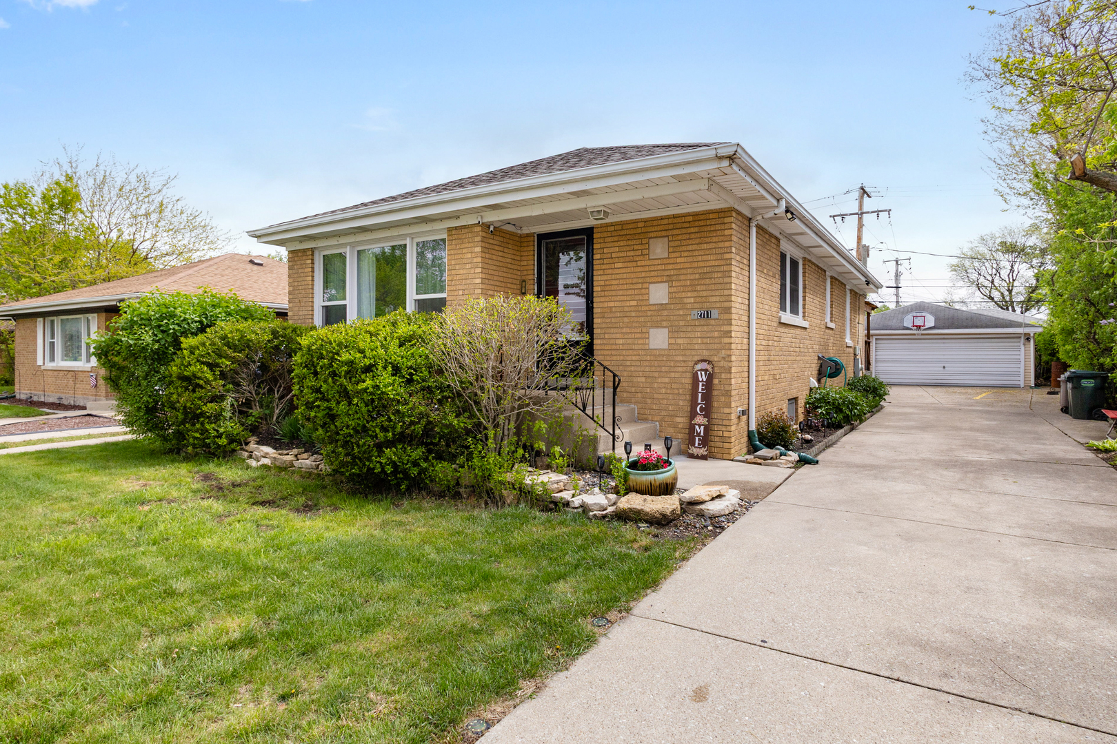 2711 Maple Avenue