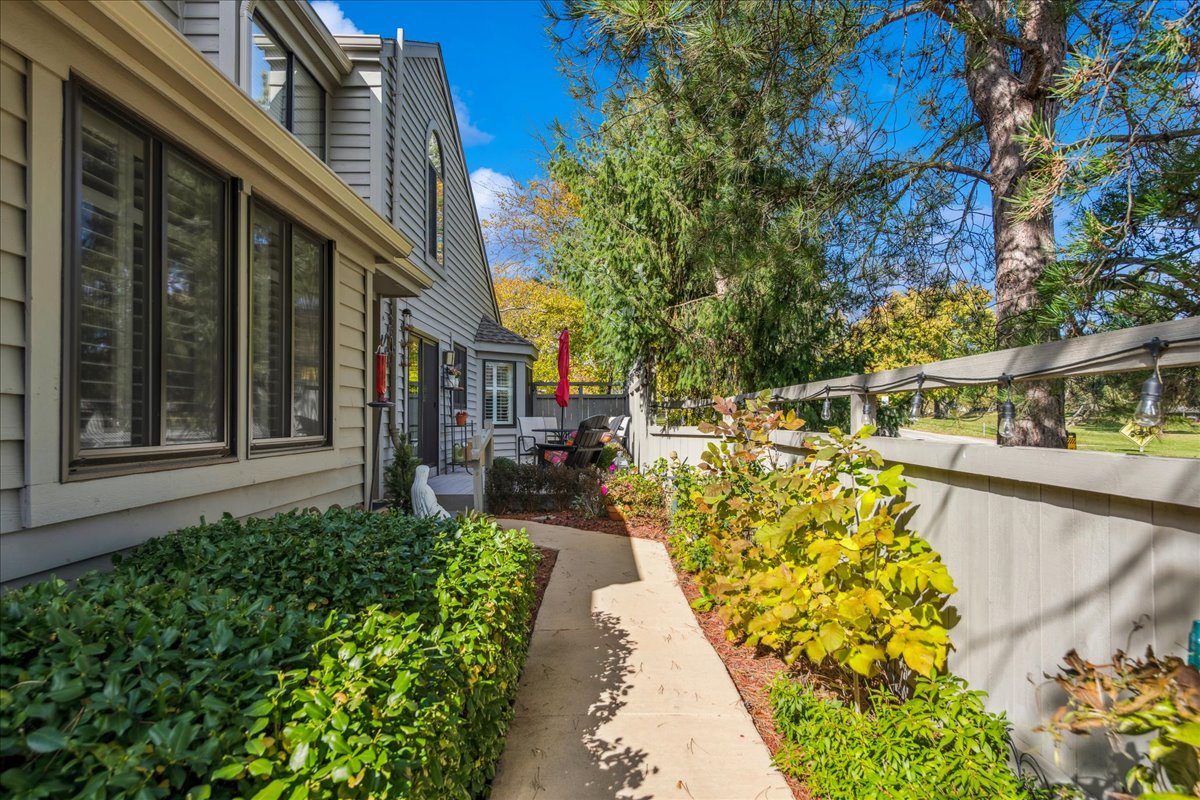 868 Longmeadow Court