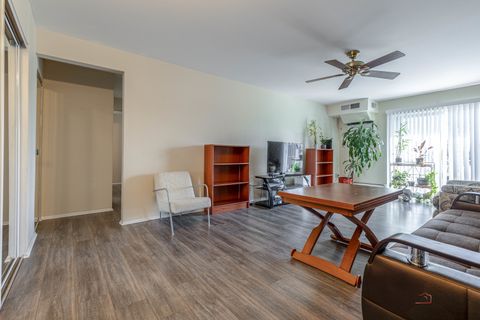 Tiny photo for 2407 E Brandenberry Court #2K, Arlington Heights, IL 60004 (MLS # 12639852)
