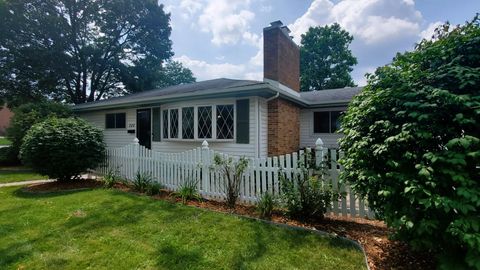 Photo of 220 S President Street, Wheaton, IL 60187 (MLS # 12616442)