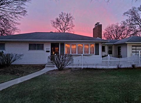 Tiny photo for 220 S President Street, Wheaton, IL 60187 (MLS # 12616442)