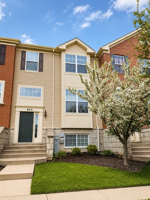 Tiny photo for 809 Brodhead Drive, Aurora, IL 60504 (MLS # 12719388)