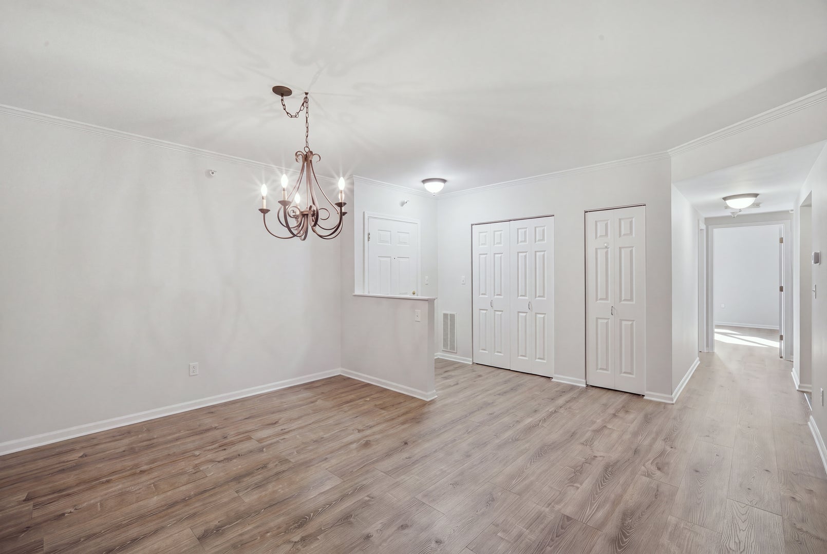 190 N Milwaukee Avenue 303