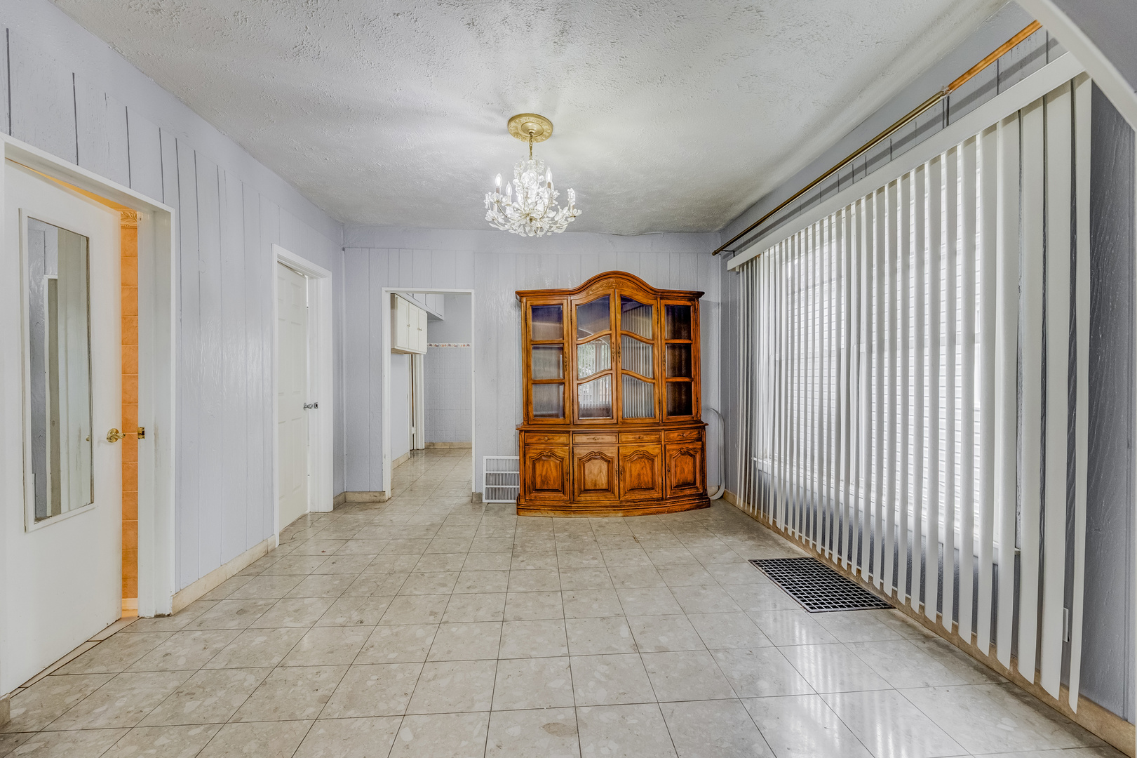 3928 W 63rd Place