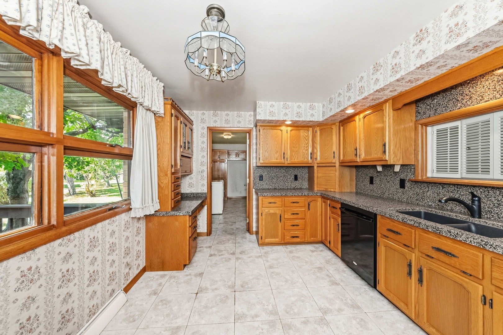 641 W Sixth Street