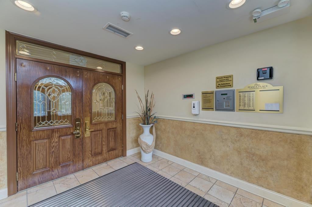 1 Itasca Place 211