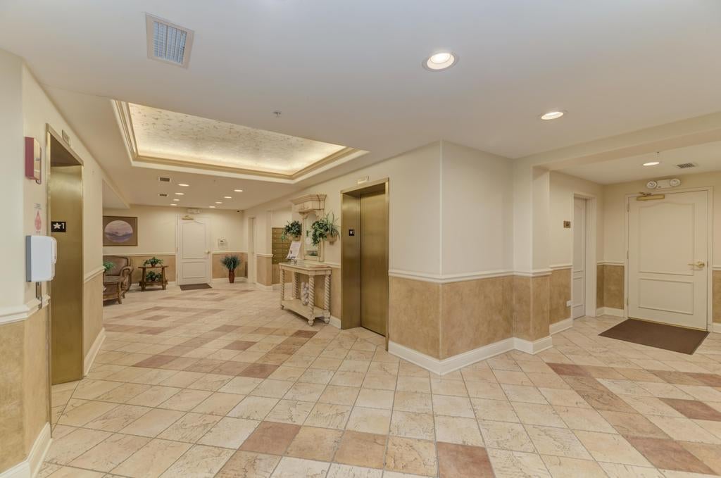1 Itasca Place 211