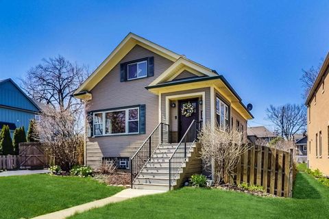 Photo of 272 N Willow Road, Elmhurst, IL 60126 (MLS # 12602391)