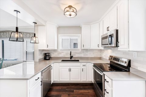 Tiny photo for 272 N Willow Road, Elmhurst, IL 60126 (MLS # 12602391)