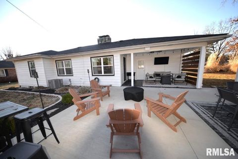 Tiny photo for 17 HIGHLAND Place, Mt Vernon, IL 62864 (MLS # EB460783)