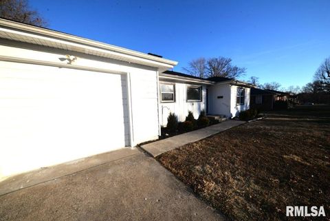 Tiny photo for 17 HIGHLAND Place, Mt Vernon, IL 62864 (MLS # EB460783)