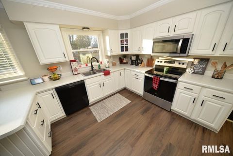 Tiny photo for 17 HIGHLAND Place, Mt Vernon, IL 62864 (MLS # EB460783)