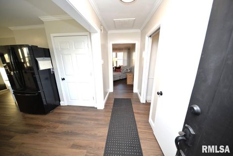 Tiny photo for 17 HIGHLAND Place, Mt Vernon, IL 62864 (MLS # EB460783)