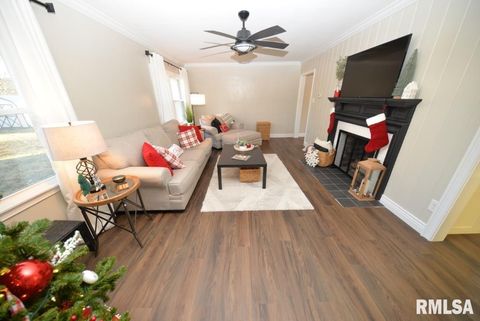 Tiny photo for 17 HIGHLAND Place, Mt Vernon, IL 62864 (MLS # EB460783)