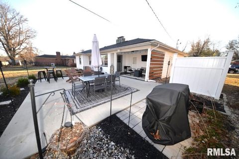 Tiny photo for 17 HIGHLAND Place, Mt Vernon, IL 62864 (MLS # EB460783)