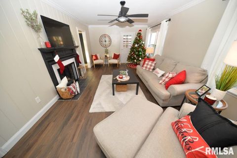 Tiny photo for 17 HIGHLAND Place, Mt Vernon, IL 62864 (MLS # EB460783)