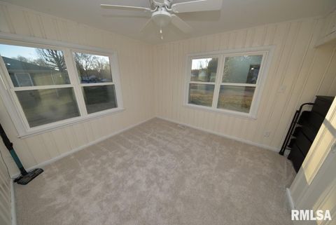 Tiny photo for 17 HIGHLAND Place, Mt Vernon, IL 62864 (MLS # EB460783)