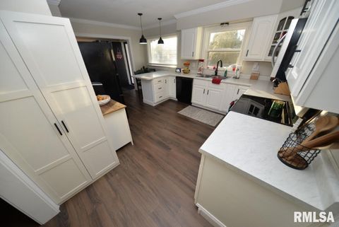 Tiny photo for 17 HIGHLAND Place, Mt Vernon, IL 62864 (MLS # EB460783)