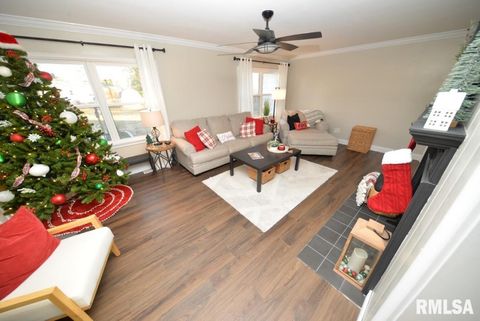 Tiny photo for 17 HIGHLAND Place, Mt Vernon, IL 62864 (MLS # EB460783)