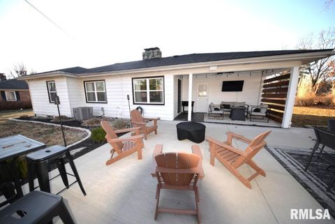 Tiny photo for 17 HIGHLAND Place, Mt Vernon, IL 62864 (MLS # EB460783)