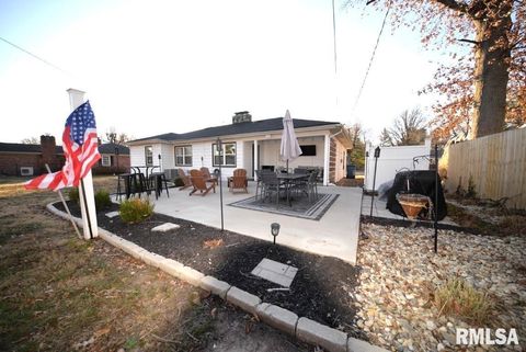 Tiny photo for 17 HIGHLAND Place, Mt Vernon, IL 62864 (MLS # EB460783)