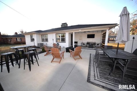 Tiny photo for 17 HIGHLAND Place, Mt Vernon, IL 62864 (MLS # EB460783)