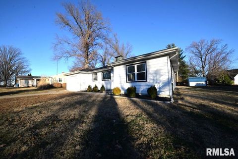 Photo of 17 HIGHLAND Place, Mt Vernon, IL 62864 (MLS # EB460783)