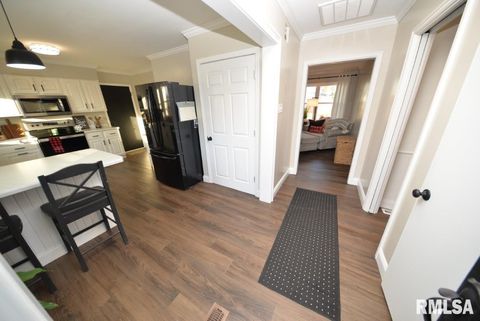 Tiny photo for 17 HIGHLAND Place, Mt Vernon, IL 62864 (MLS # EB460783)