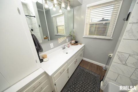 Tiny photo for 17 HIGHLAND Place, Mt Vernon, IL 62864 (MLS # EB460783)