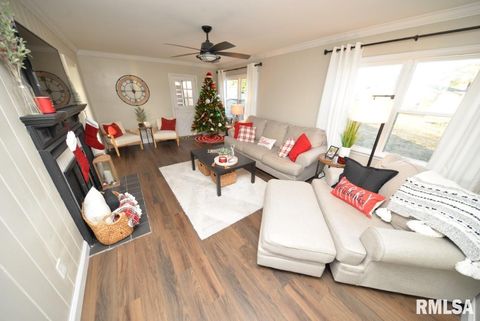 Tiny photo for 17 HIGHLAND Place, Mt Vernon, IL 62864 (MLS # EB460783)