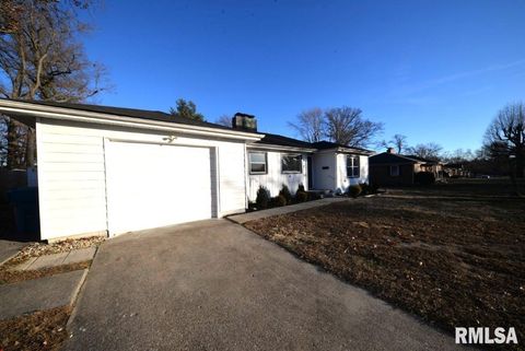 Tiny photo for 17 HIGHLAND Place, Mt Vernon, IL 62864 (MLS # EB460783)