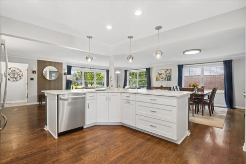 Tiny photo for 706 Courtland Circle, Western Springs, IL 60558 (MLS # 12787256)