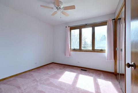 Tiny photo for 632 Berkshire Lane, Des Plaines, IL 60016 (MLS # 12586581)