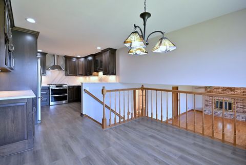 Tiny photo for 632 Berkshire Lane, Des Plaines, IL 60016 (MLS # 12586581)