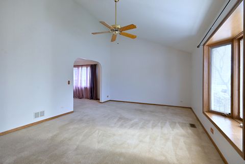 Tiny photo for 632 Berkshire Lane, Des Plaines, IL 60016 (MLS # 12586581)