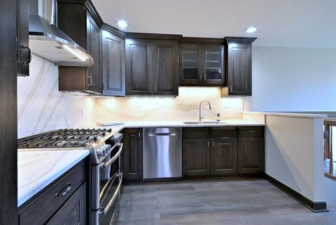 Tiny photo for 632 Berkshire Lane, Des Plaines, IL 60016 (MLS # 12586581)
