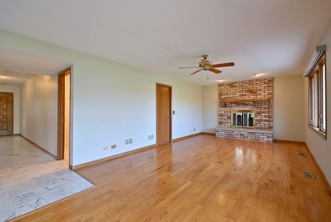 Tiny photo for 632 Berkshire Lane, Des Plaines, IL 60016 (MLS # 12586581)