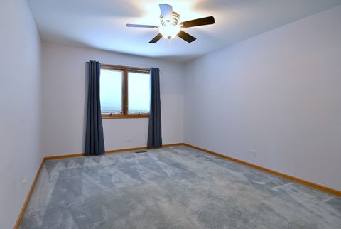 Tiny photo for 632 Berkshire Lane, Des Plaines, IL 60016 (MLS # 12586581)