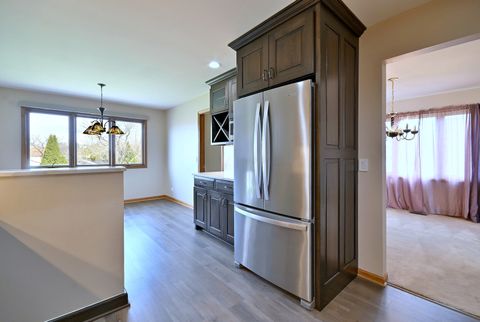 Tiny photo for 632 Berkshire Lane, Des Plaines, IL 60016 (MLS # 12586581)