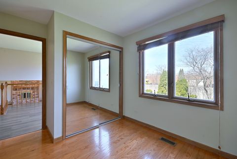 Tiny photo for 632 Berkshire Lane, Des Plaines, IL 60016 (MLS # 12586581)