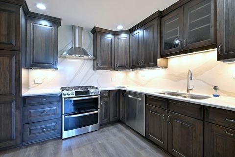 Tiny photo for 632 Berkshire Lane, Des Plaines, IL 60016 (MLS # 12586581)