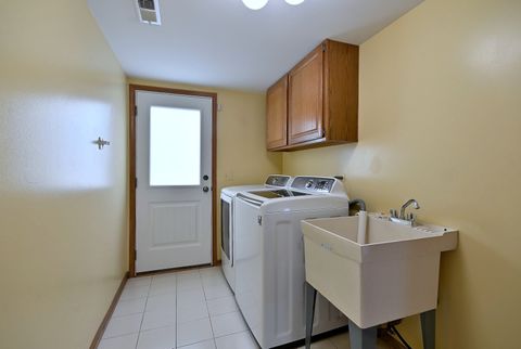 Tiny photo for 632 Berkshire Lane, Des Plaines, IL 60016 (MLS # 12586581)