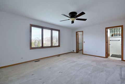 Tiny photo for 632 Berkshire Lane, Des Plaines, IL 60016 (MLS # 12586581)